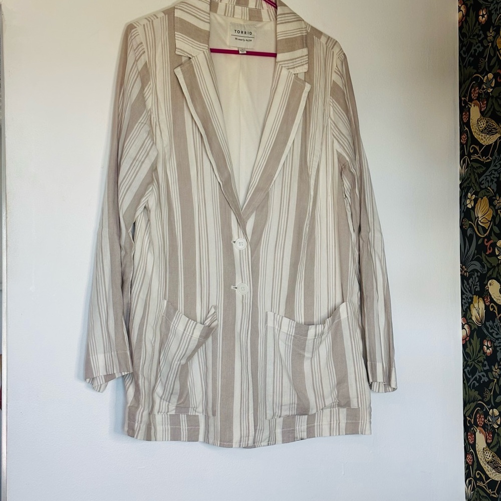Torrid Women's Blazer tan & cream striped linen blend 2 button sz 1 lined